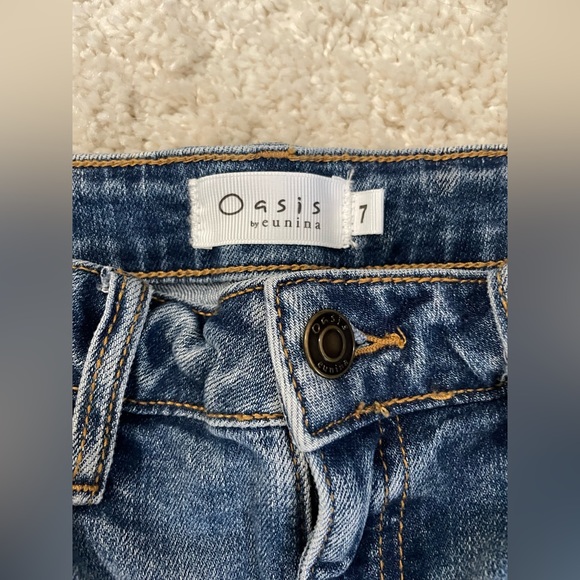 High Waisted Distressed Mom Jeans - Picture 7 of 8